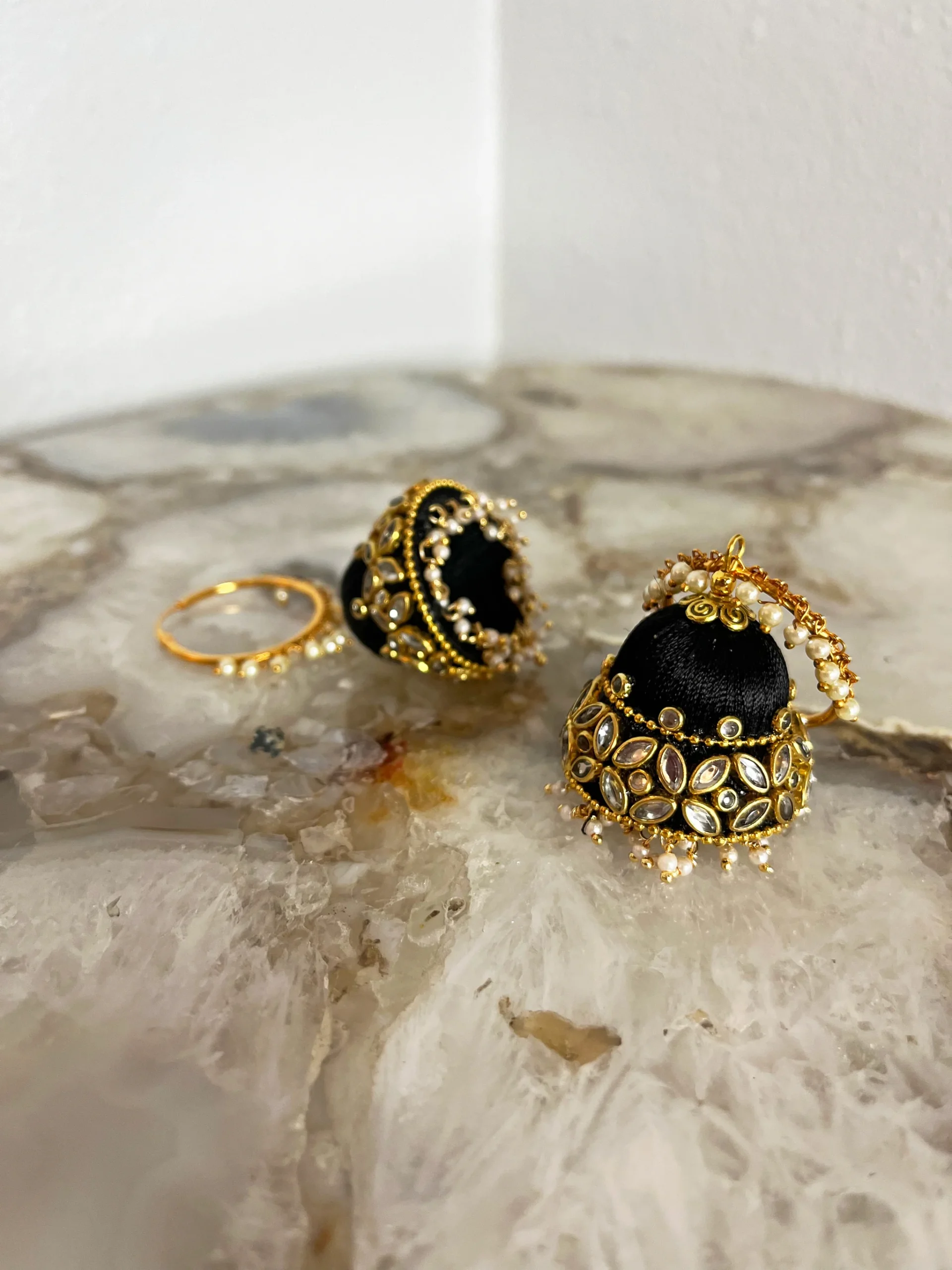 BlackThreadSet_02_2048x
